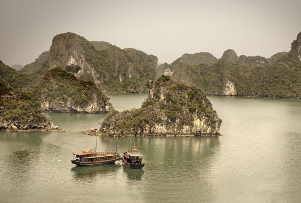 Bai Tu Long Bay