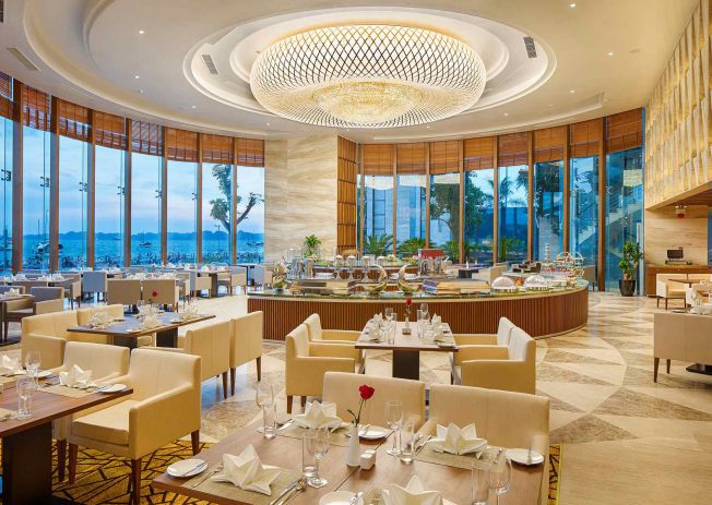 Wyndham Legend Halong's restaurants