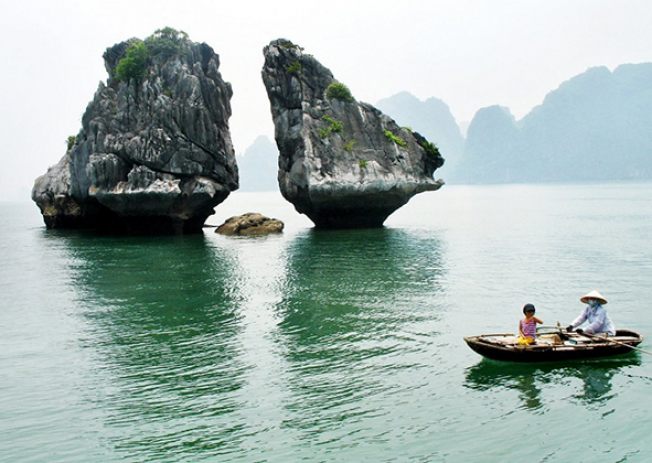 “Từ A đến Z” chi tiết giá vé thăm quan vịnh Hạ Long