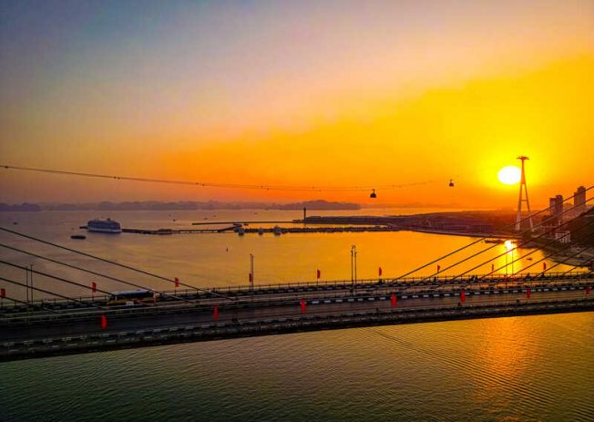 Wyndham Legend Halong - Hotel in Bai Chay with beautiful sunset view