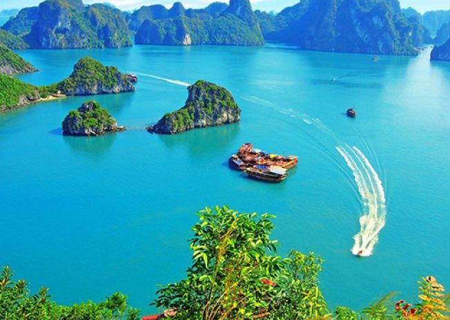 THE BEAUTY INSIDE OF HALONG BAY