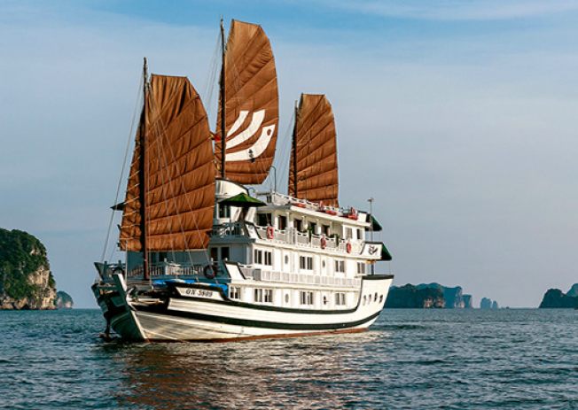 Tổng hợp 10 du thuyền Hạ Long được khách Việt Nam, nước ngoài yêu thích nhất