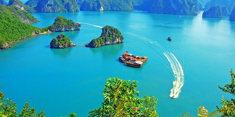 THE BEAUTY INSIDE OF HALONG BAY
