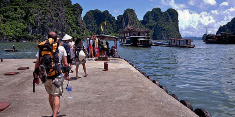Bai Chay self-sufficient travel experiences