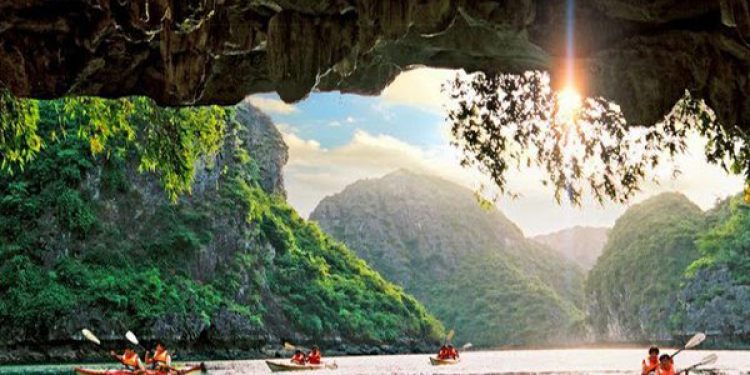 5 must-try activities on Halong Bay trip