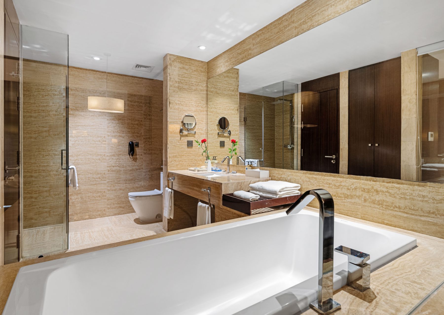 Deluxe-Bathroom-2