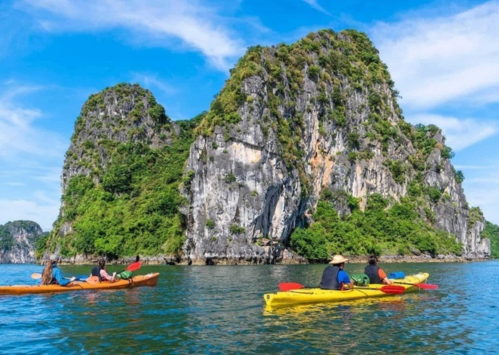 Travel-to-Ha-Long-in-March