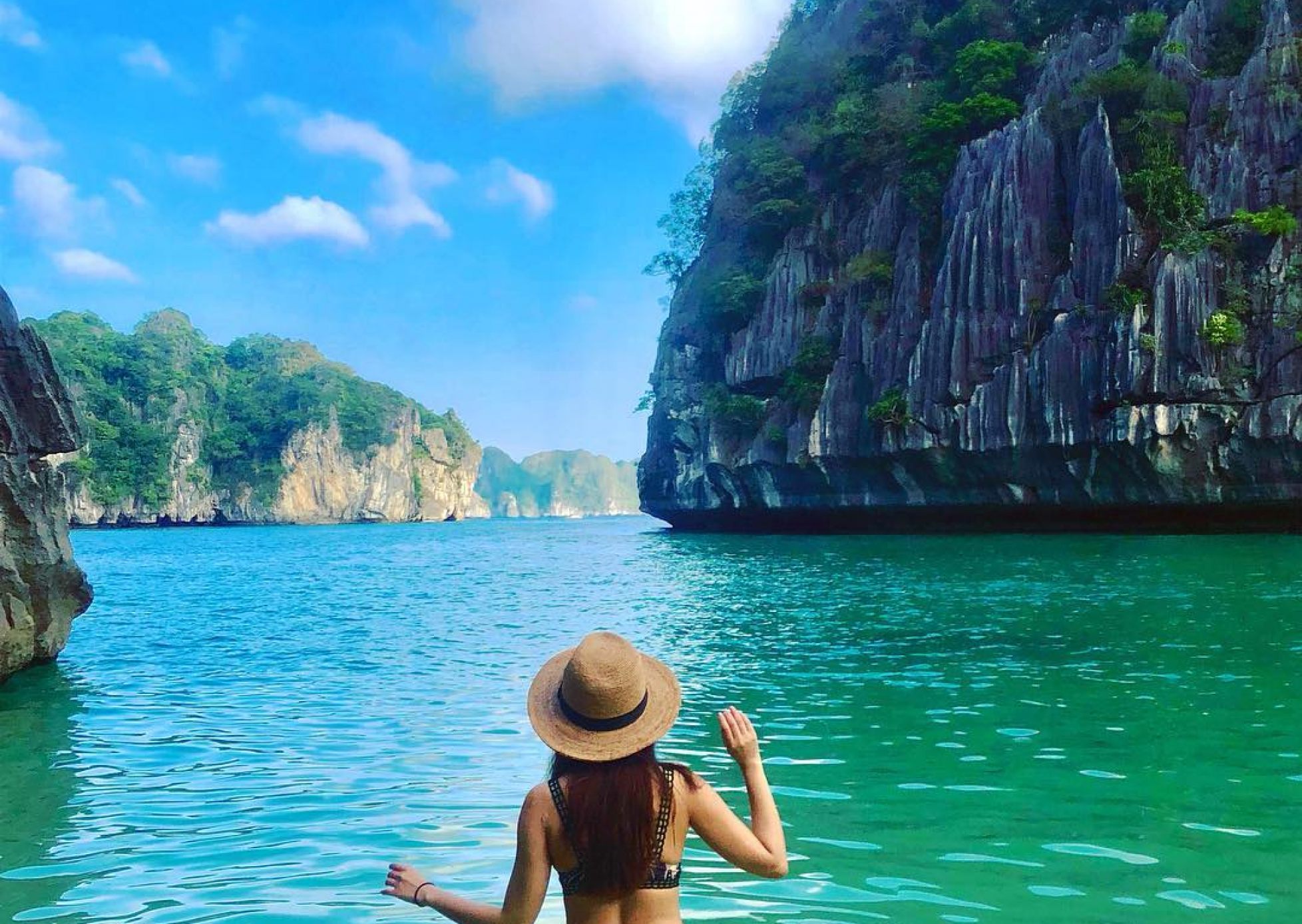 Ha Long Bay cruise voyage in youths view