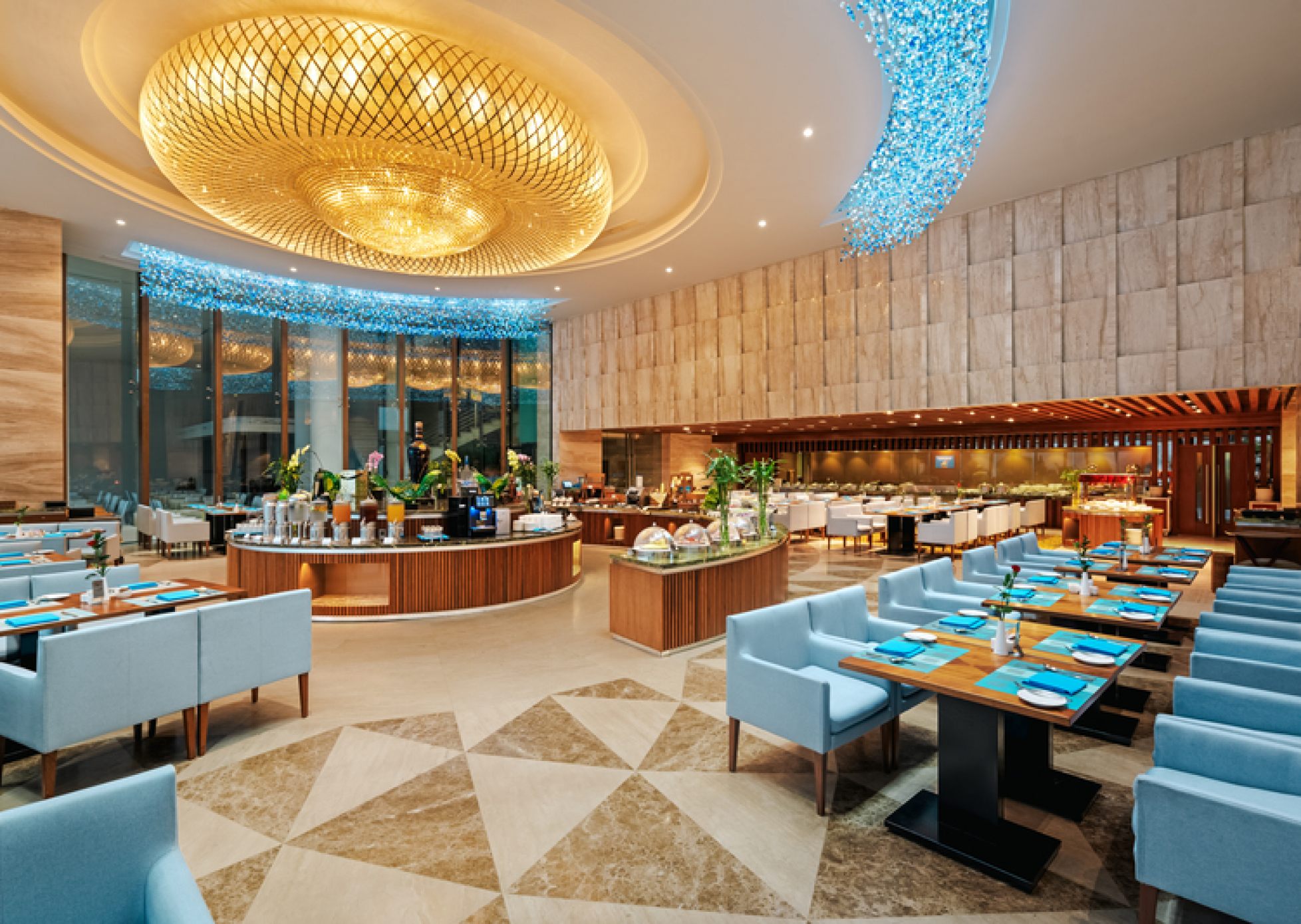 Dinner Restaurants On October 20th And Family Gathering In Ha Long