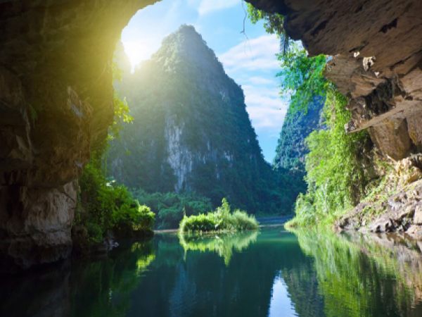 Explore the most beautiful caves in Ha Long Bay