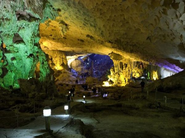 Hang trinh nữ Hạ Long - Truyền thuyết một tình yêu