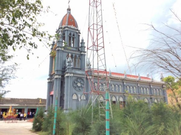 Nhà thờ trên đảo Cô Tô