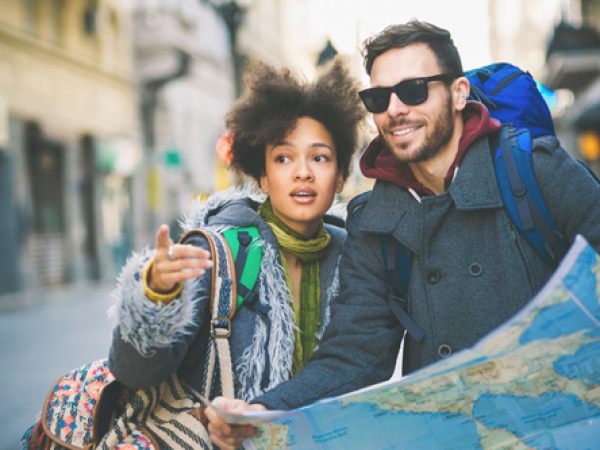 Tuyệt chiêu hẹn hò với người lạ trên đường du lịch