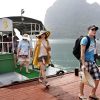 Tại sao nên đeo kính râm khi đi du lịch