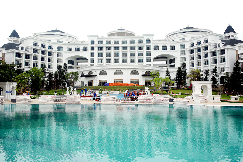 Liệt kê những khách sạn 5 sao tại Bãi Cháy có bể bơi “sang chảnh” cực chất1