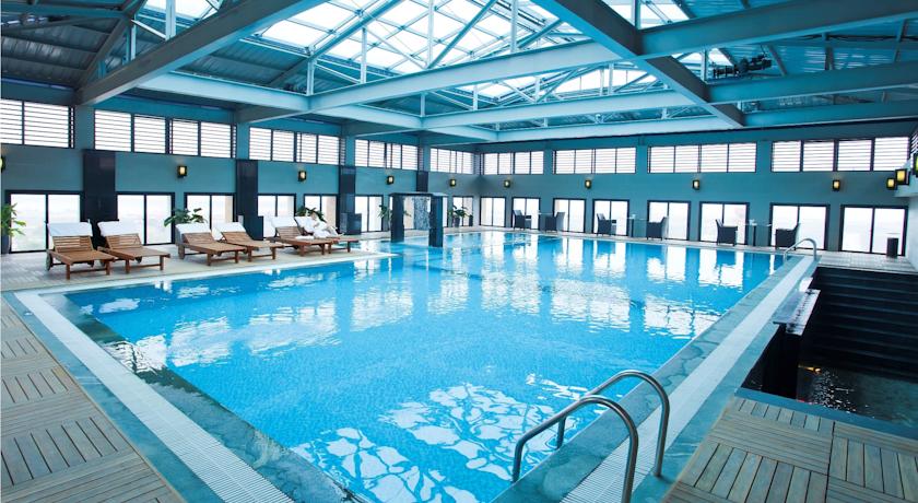 Liệt kê những khách sạn 5 sao tại Bãi Cháy có bể bơi “sang chảnh” cực chất3