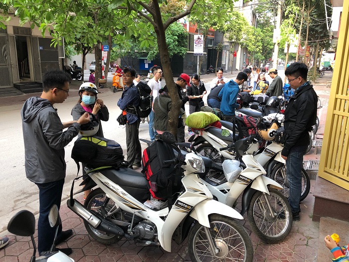 Moving to Ha Long by motorbike - Transportation to Ha Long