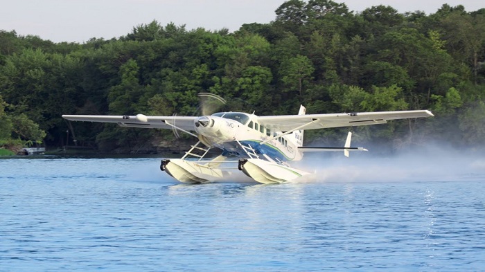 Moving to Ha Long by seaplane - Transportation to Ha Long