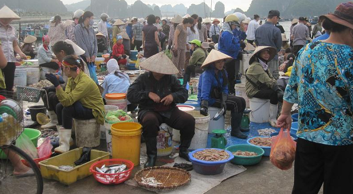 Ha Long Wharf's market