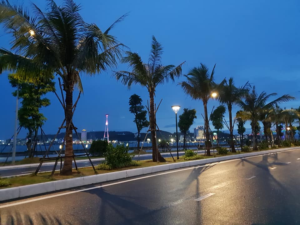 Ha Long's coastal road