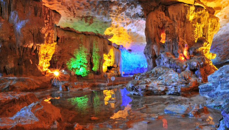 Top 8 amazing Halong Bay caves