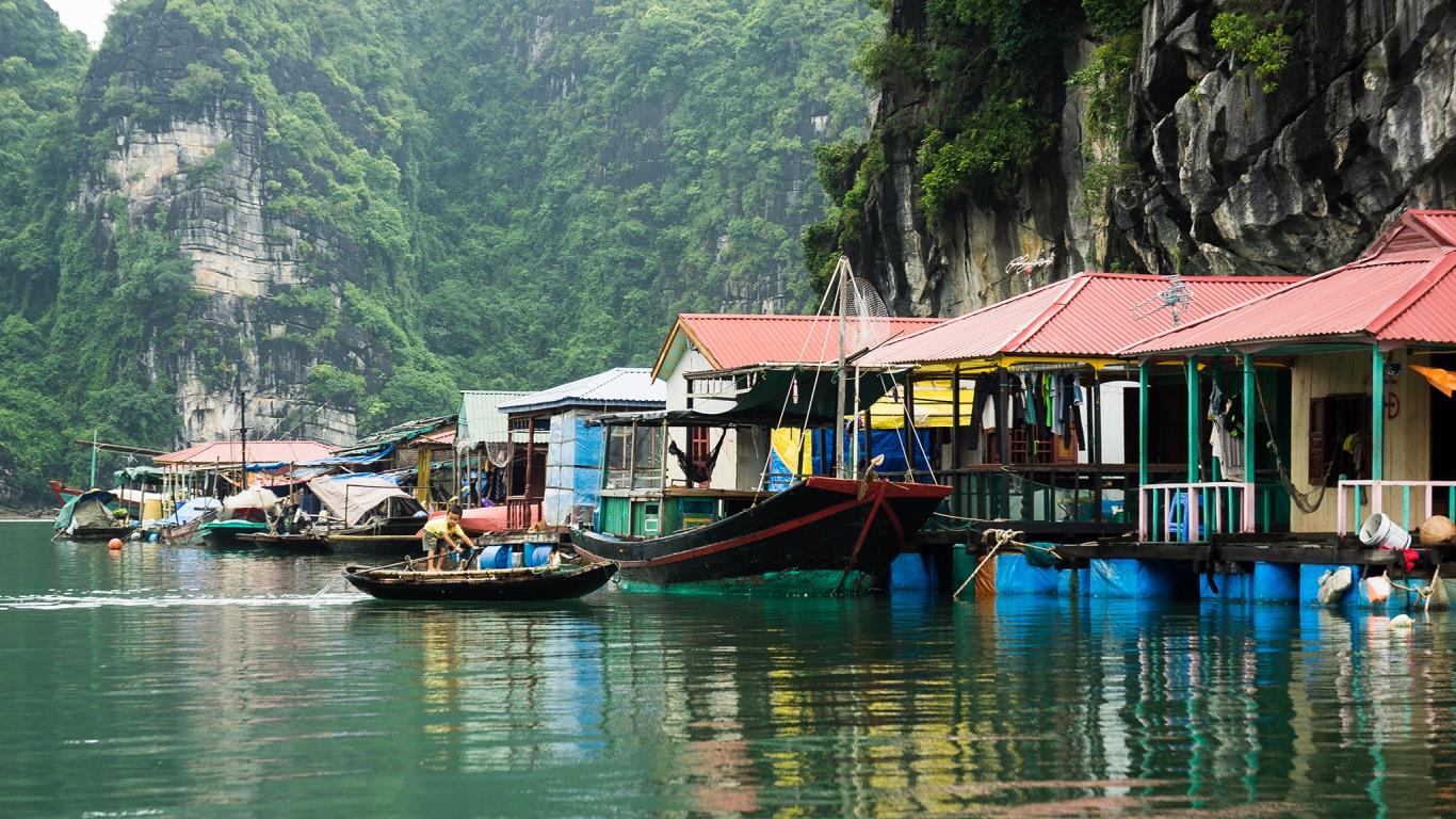 Khung cảnh làng chài Cửa Vạn, thành phố Hạ Long, Quảng Ninh