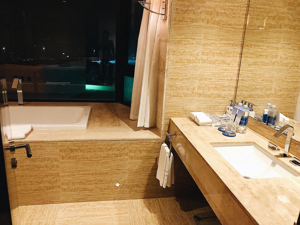 Phòng tắm Wyndham Legend Hạ Long