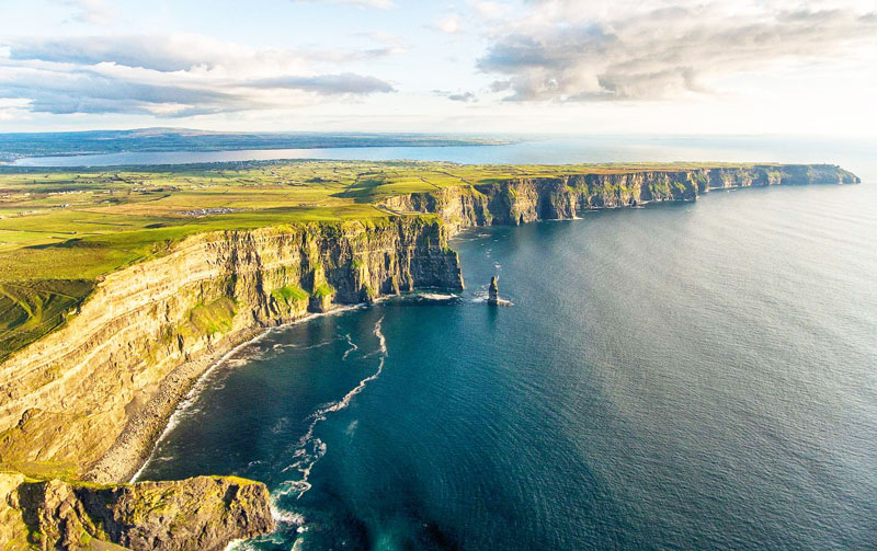 Vách đá Ireland - Chiêm ngưỡng Vịnh Hạ Long cùng 9 kì quan thiên nhiên đẹp nhất thế giới
