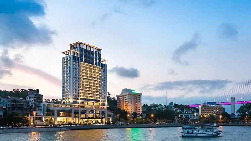 hotels near ha long marina