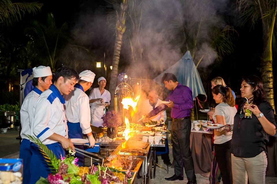 “Bỏ túi” những kinh nghiệm hay khi tổ chức tiệc ngoài trời trên bãi biển Hạ Long6