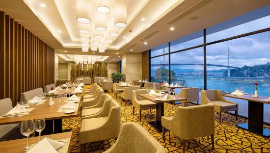 Đồ ăn ở khách sạn Hạ Long Wyndham Legend Halong có ngon không?1