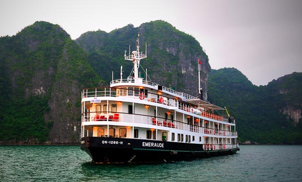 “TOP” 8 du thuyền Hạ Long được khách nước ngoài yêu thích nhất2