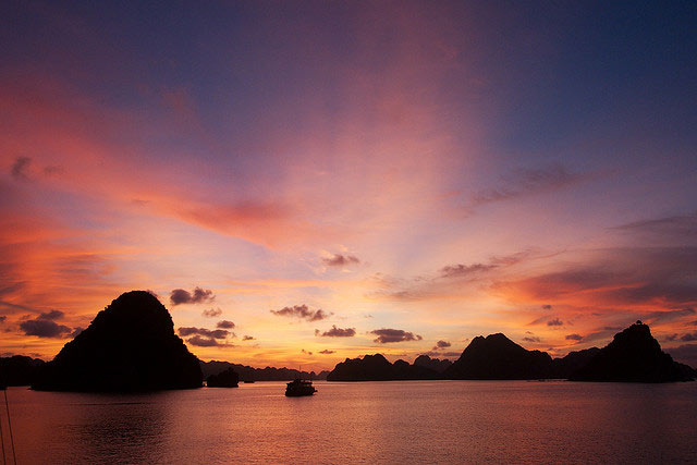 ngam hoang hon tren vinh ha long