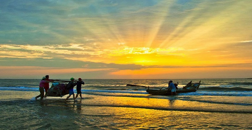 binh minh tren bai tam ngoc vung